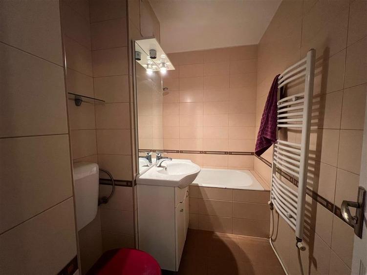 Apartament cu 4 camere si garaj zona centrala