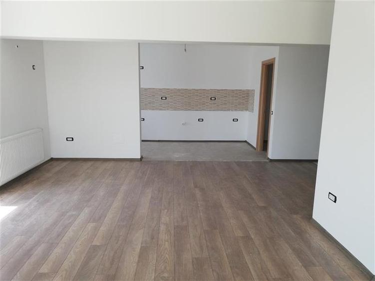PENTHOUSE 3 CAMERE, TERASA 48 MP, TRACTORUL, ZONA CORESI MALL