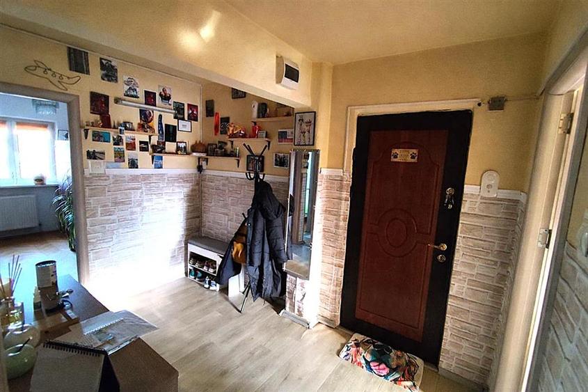 Apartament 3 camere decomandat 2 balcoane zona Calea Poplacii