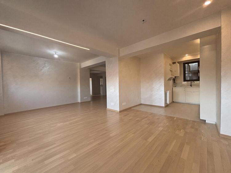 Vanzare apartament 4 camere Timpuri noi