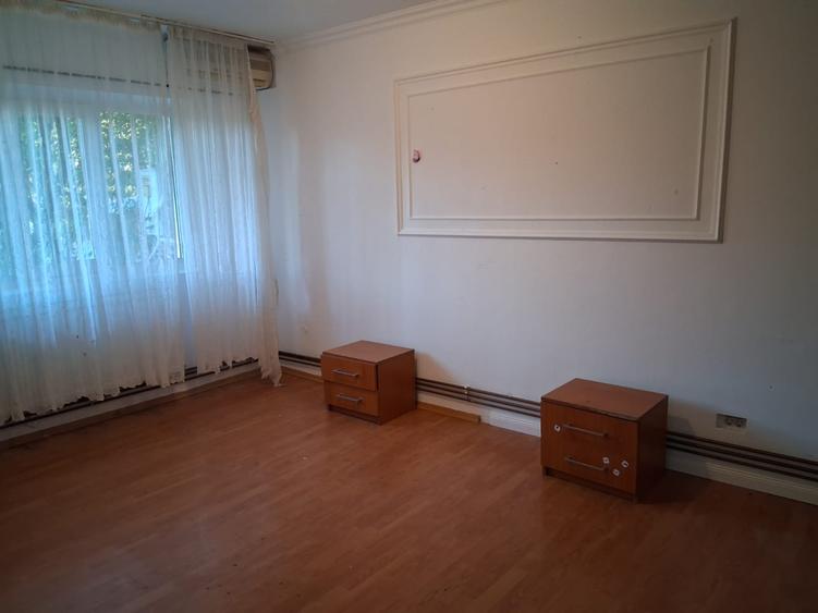 Vand apartament cu 3 camere la parter inalt zona Lipovei