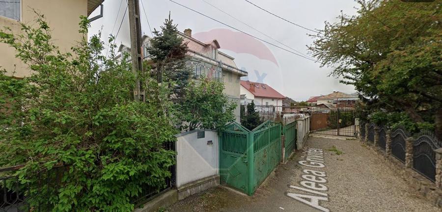 Vila cu 7 camere de vanzare in zona Centrala Aleea Grivitei Roman