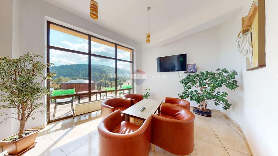 Pensiune în funcțiune | 10 camere | Teren 4.000 mp | Brădet – Săcele