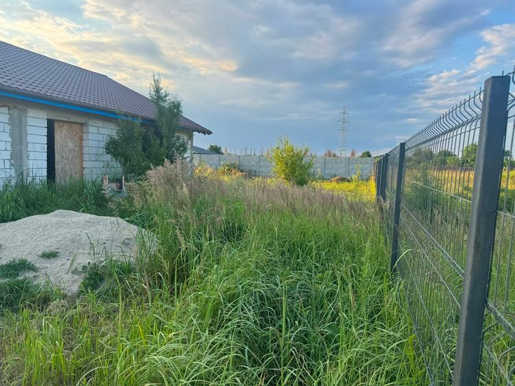 Casa Peris  zona Cocioc  (Nefinalizata) , langa terenul de Golf Bucharest
