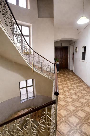 Apartament spatios cu 4 camere in inima orasului
