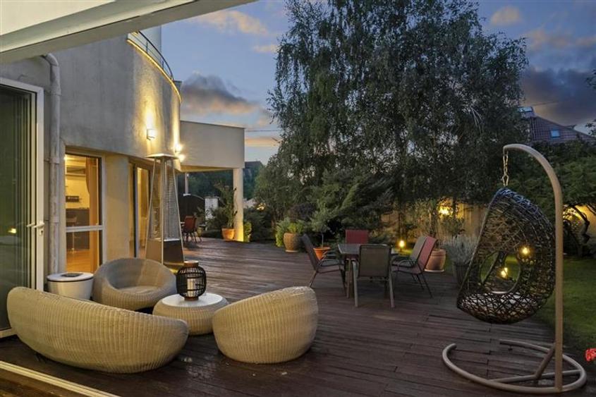 Vila de lux in apropiere de Cambridge School | Curte superba