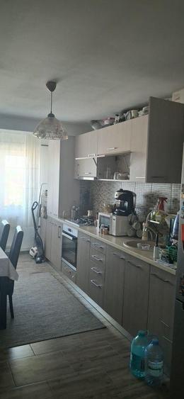 De vanzare apartament 2 camere decomandate