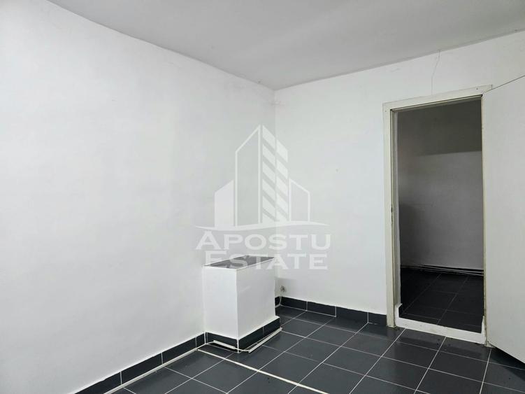 Spatiu comercial, cu locuinta, in Curtici