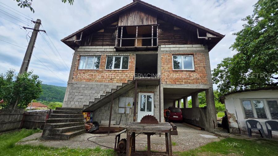 CASA/SPATIU COMERCIAL - GENUNENI - 13