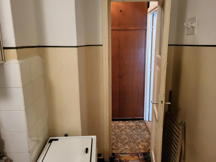 Apartament 2 camere, etaj 1, zonă gara Focsani.