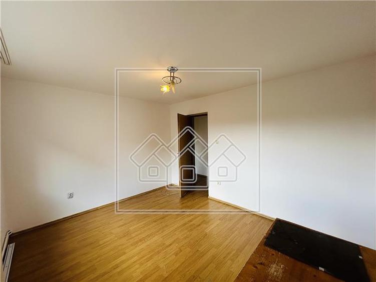 Apartament decomandat, etaj1/3, balcon - Zona Trei Stejari