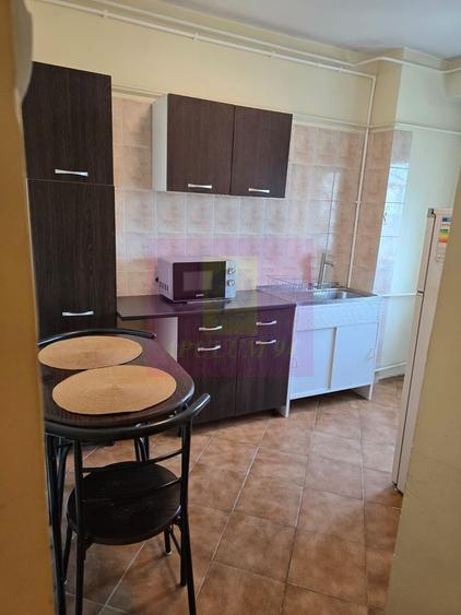 Vanzare apartament 2 camere bd Decebal stradal, parking