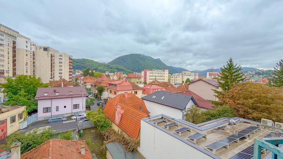Apartament unic cu 7 camere, 3 balcoane, 3 bai, 2 parcari, 2 beciuri, Central