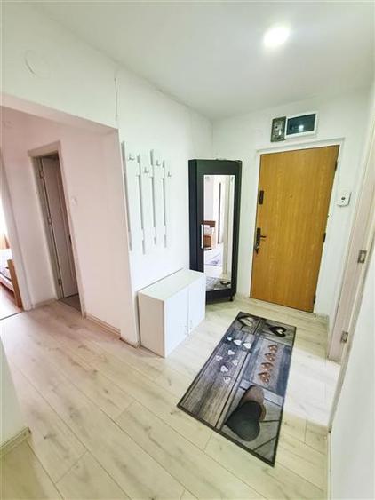 Apartament 3 camere decomandat, 2 bai, etaj intermediar Craiter