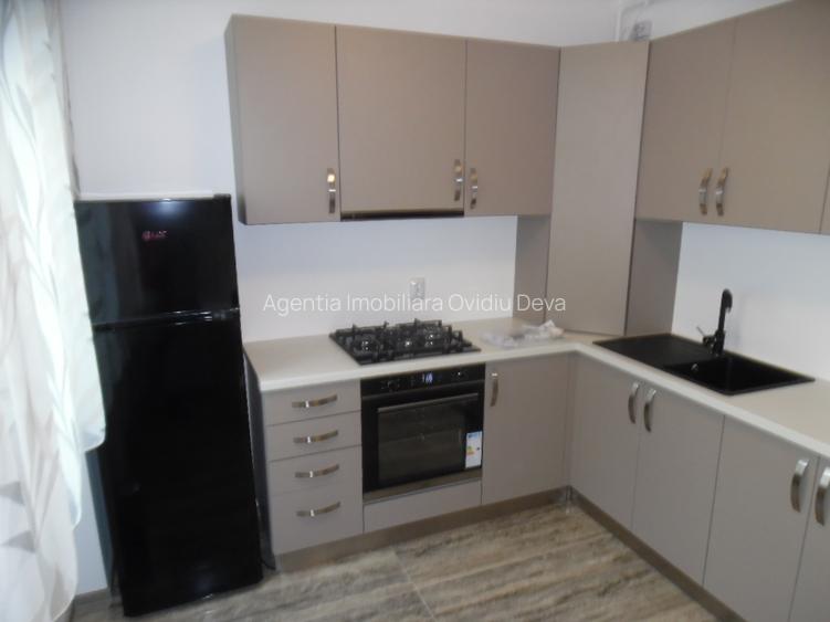 Inchiriez apartament 2 camere in Deva, ultracentral (I. Maniu, Magnoliei), et 2 - 2
