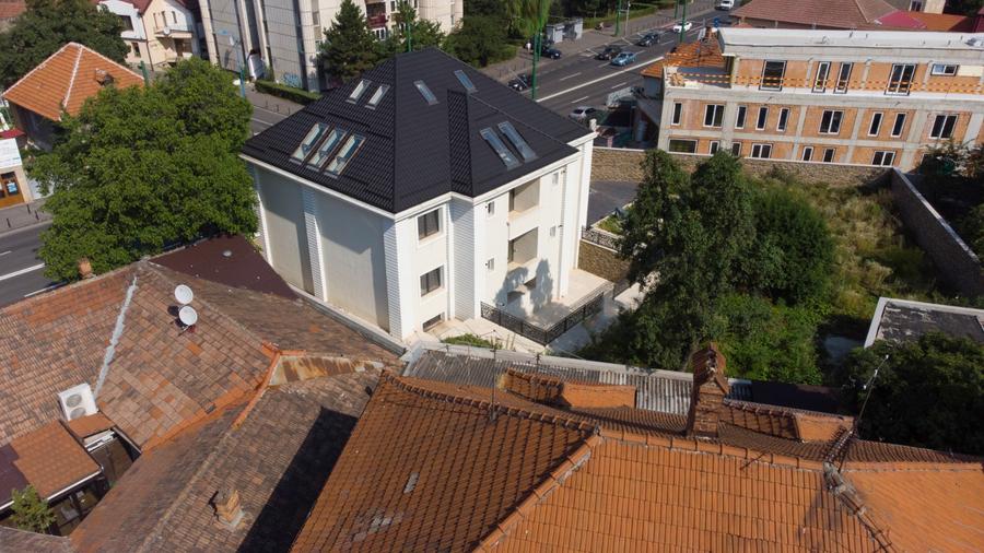 Vilă complet finisată |  arhitectură elegantă și curte proprie