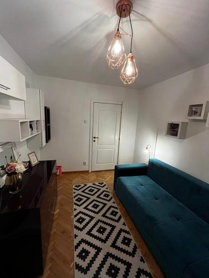 Apartament 3 camere decomandate, 2 bai, etajul 1, zona strazii Bucuresti