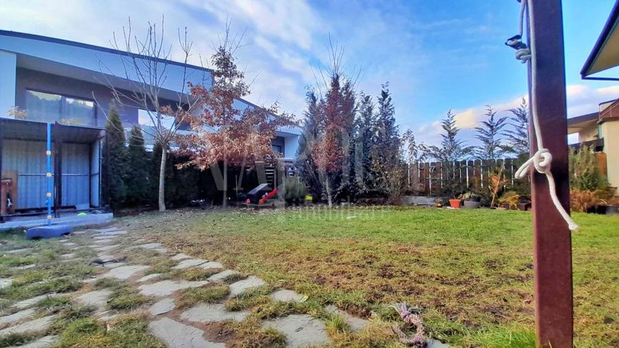 Casa 5 camere de vanzare in Floresti