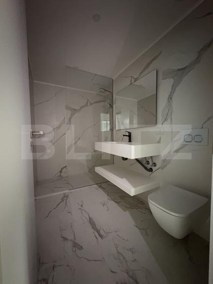 Apartament 3 camere, lux, parcare, zona UMF