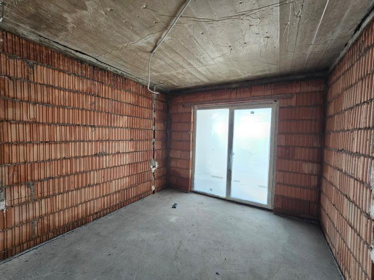 Apartamente, 3 cam, 2 băi, 2 parcări, et. 1 și P, curte generoasă, Moșnița Veche