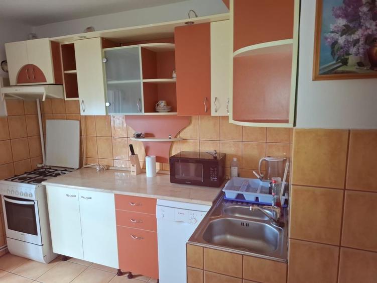 APARTAMENT 3 CAMERE DE ÎNCHIRIAT | MĂNĂȘTUR | STRADA TĂȘNAD |