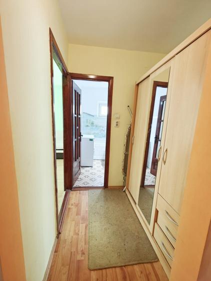 2 cam etaj intermediar mobilat si utilat Aradului