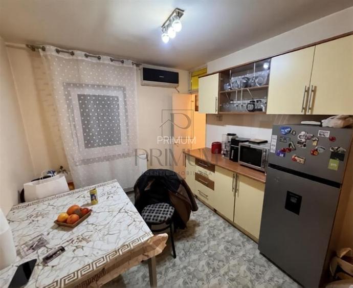 BUCOVINA - 3 CAMERE - 2 BAI - CENTRALA PROPRIE - DECOMANDAT - 3
