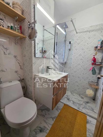 Apartament de vanzare cu 3 camere,centrala proprie,zona Gheorghe Lazar