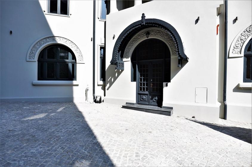 Vila Renovata - Birouri/ Clinica/ Showroom - Piata Romana