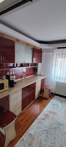 Apartament 4 camere la str.Primaverii+spatiu amenajat separat