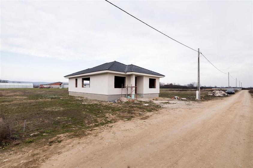RECO Casa la rosu - 3 dormitoare, plan parter 120 mp utili - Osorhei