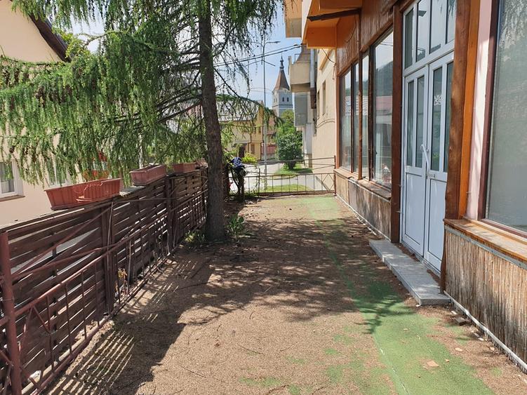Spatiu comercial, Rasnov - Centru Nord, disponibil la vanzare sau inchiriere.