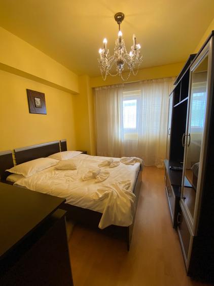 Apartament 3 camere, decomandat, 78 mp, zona Centru