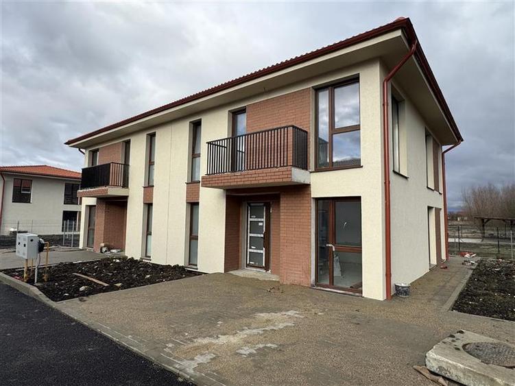 Casa Tip Duplex parter+etaj,375 mp de teren, situata in Chinteni!
