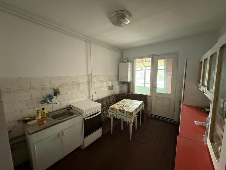 Apartament 4 camere decomandate zona Garii