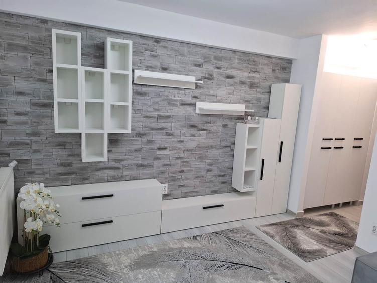 Garsoniera RENOVATA de la placa, CT, AC, mobila la comanda, utilata, etaj 2
