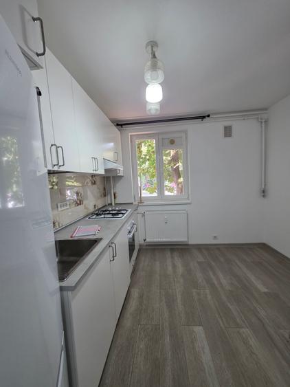 Apartament cu 3 camere de inchiriat in zona Piata Resita