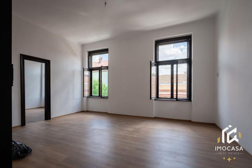De vanzare Cladire bloc Istoric Central Arad D+P+E+M curte proprie