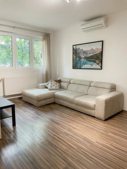 Apartament 2 camere, etaj 1 la Piata Victoriei