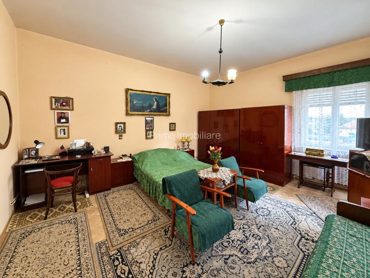 Apartament cu 3 camere de vanzare  la casa în zona CENTRU, 132 mp utili | Etaj 1 - 2