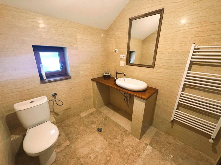 Casa individuala cu personalitate, strada privata cu acces securizat, Europa