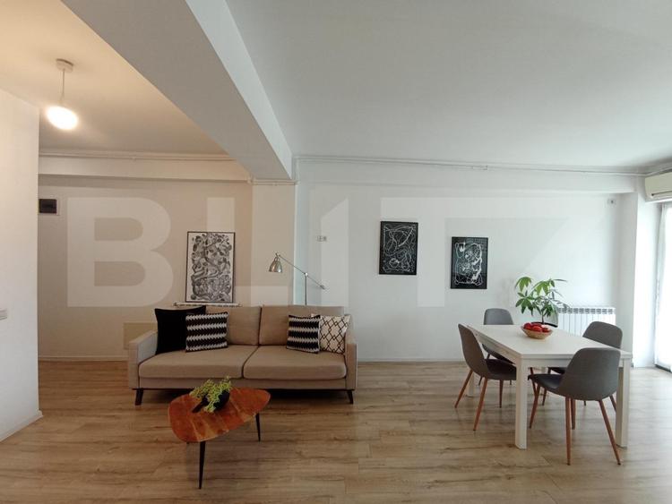 Apartament de vanzare cu 3 camere, 68 mp, zona Modern