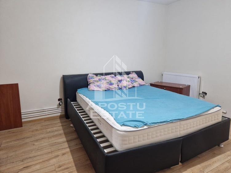 Apartament cu 3 camere ,80 mpu semidecomandat