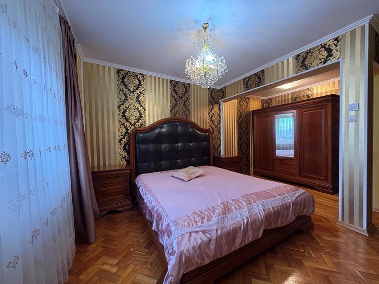 Apartament cu 4 camere de vanzare in zona Mosilor - Eminescu