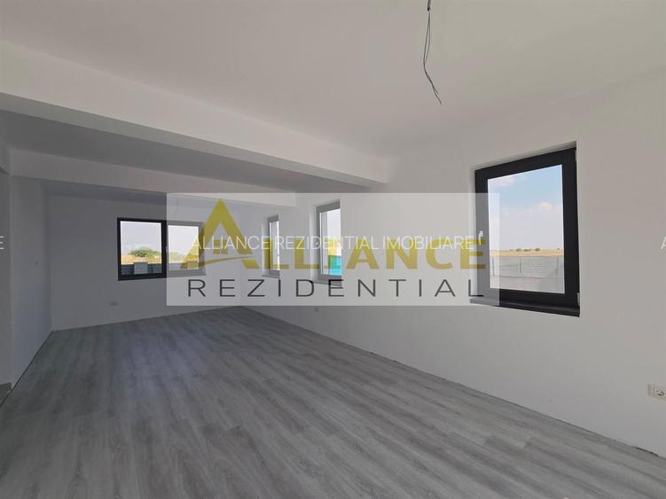 Vila individuala- 4 camere- panouri solare- 800m de STV - 3