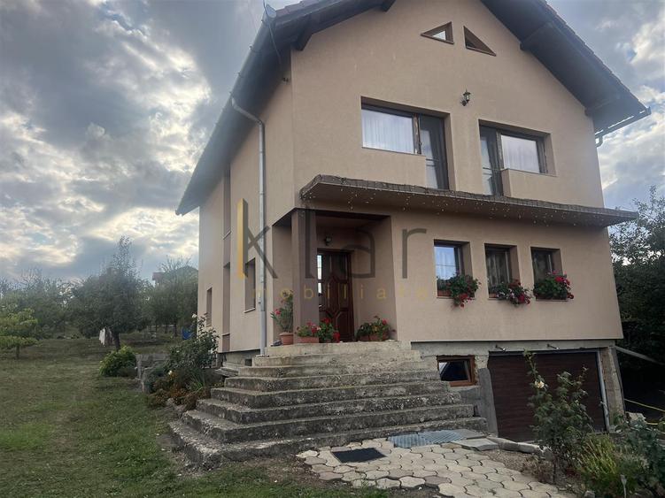 Casa cu 1400 mp teren in Dezmir