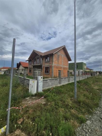 CASA INDIVIDUALA LA ROSU - ZONA EXCELENTA URSENI - ASFALT - TOATE UTILITATILE