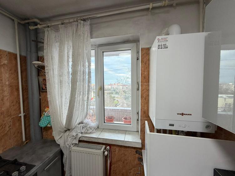 Apartament cu 2 camere  de vânzare, decomandat, zona Km 4-5