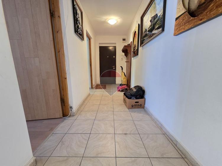 2 camere suprafata generoasa 72 mp