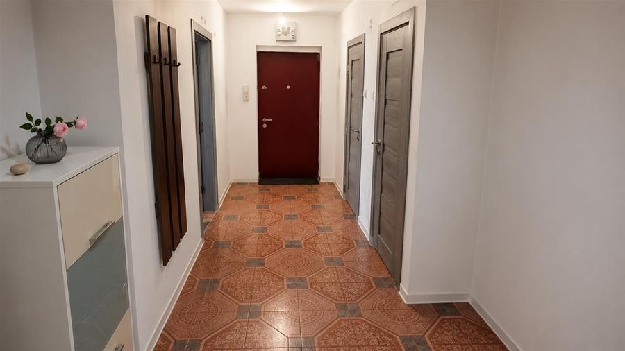 Apartament 2 camere cu balcon zona Cedonia